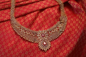 Obraz premium choker on red silk 