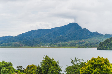 Fototapeta premium lake and mountains