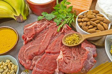  table remplie d'aliment frais et secs