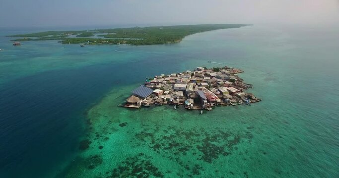 El islote cerca de isla mucura colombia