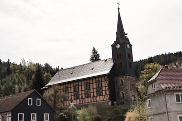 Blick zur Katharinenkirche in Mellenbach-Glasbach (Schwarzatal)