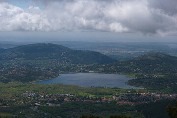 Fototapeta na wymiar krajobraz góry jezioro drzewa natura rośliny niebo chmury