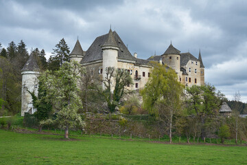 Fototapeta na wymiar Schloss Frauenstein in Kärnten Österreich
