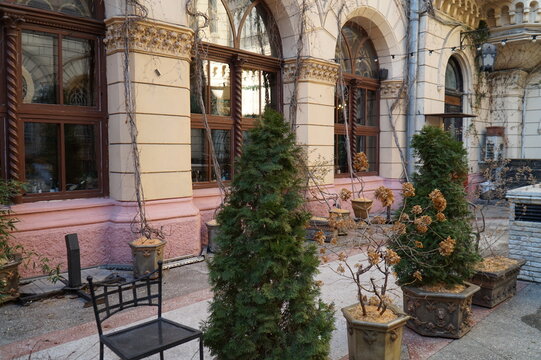 The inner courtyard is an old building in Odessa, which was used as a stock exchange and as a philharmonic society.