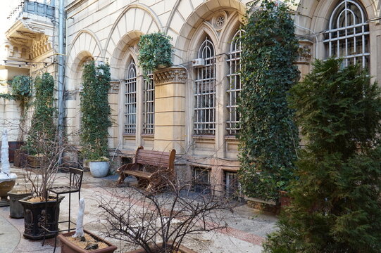 The inner courtyard is an old building in Odessa, which was used as a stock exchange and as a philharmonic society.