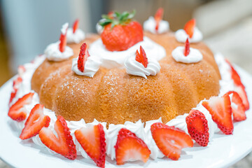 cake with strawberries