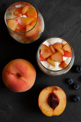 peach ice cream with bisquits