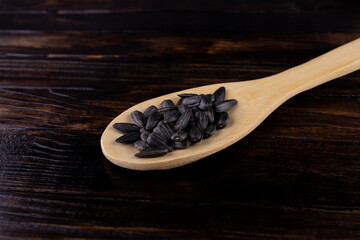Fototapeta na wymiar fried sunflower seeds in a wooden spoon