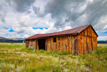 Fototapeta na wymiar Shack in the front range of the Colorado Rocky Mountains