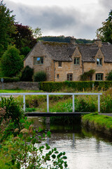 Fototapeta na wymiar Streams and bridges in the Cotswolds in early autumn