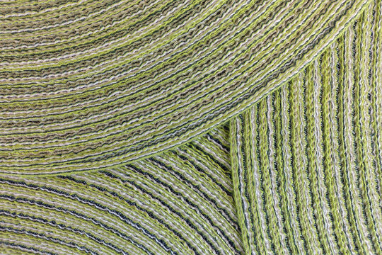 Streifenmuster Eines Grünen Textilgewebes - Stripe Pattern Of A Green Textile Fabric