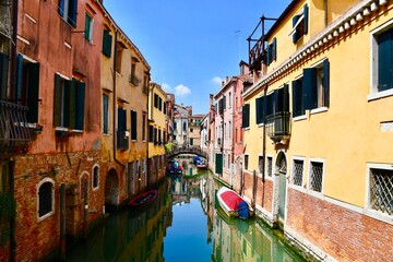 Fototapeta na wymiar Quiet Canal in Venice, Italy