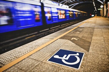 Waiting point for the train compared to the platform