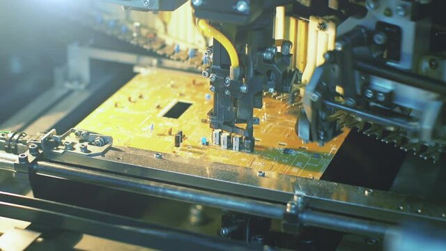 Industrial Robot Soldering PCB Circuit Board, Automated Electronics Manufacturing, 4K