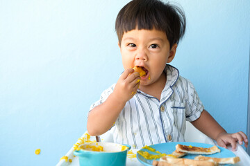 child eating 