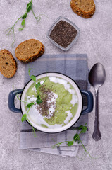 Thick cream soup of green vegetables