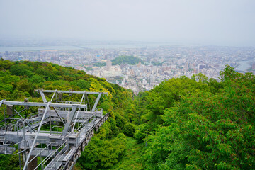Fototapeta premium 新緑の眉山公園から望む徳島県徳島市街並み