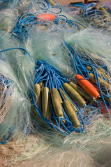 Splątane plastikowe sieci rybackie połowowe	 - obrazy, fototapety, plakaty