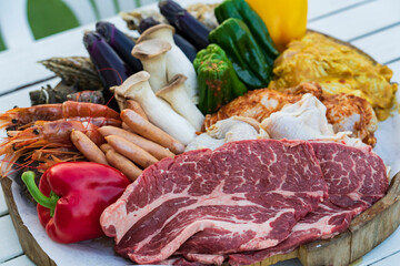 野菜や肉などが並べられたBBQ食材