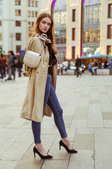 Fototapeta na wymiar young beautiful woman posing and walking in the center of a big city