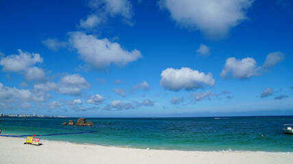 Fototapeta premium 海、空、雲、砂浜、ビーチ