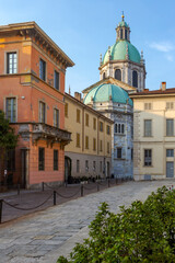 Fototapeta na wymiar View of the Como cathedral