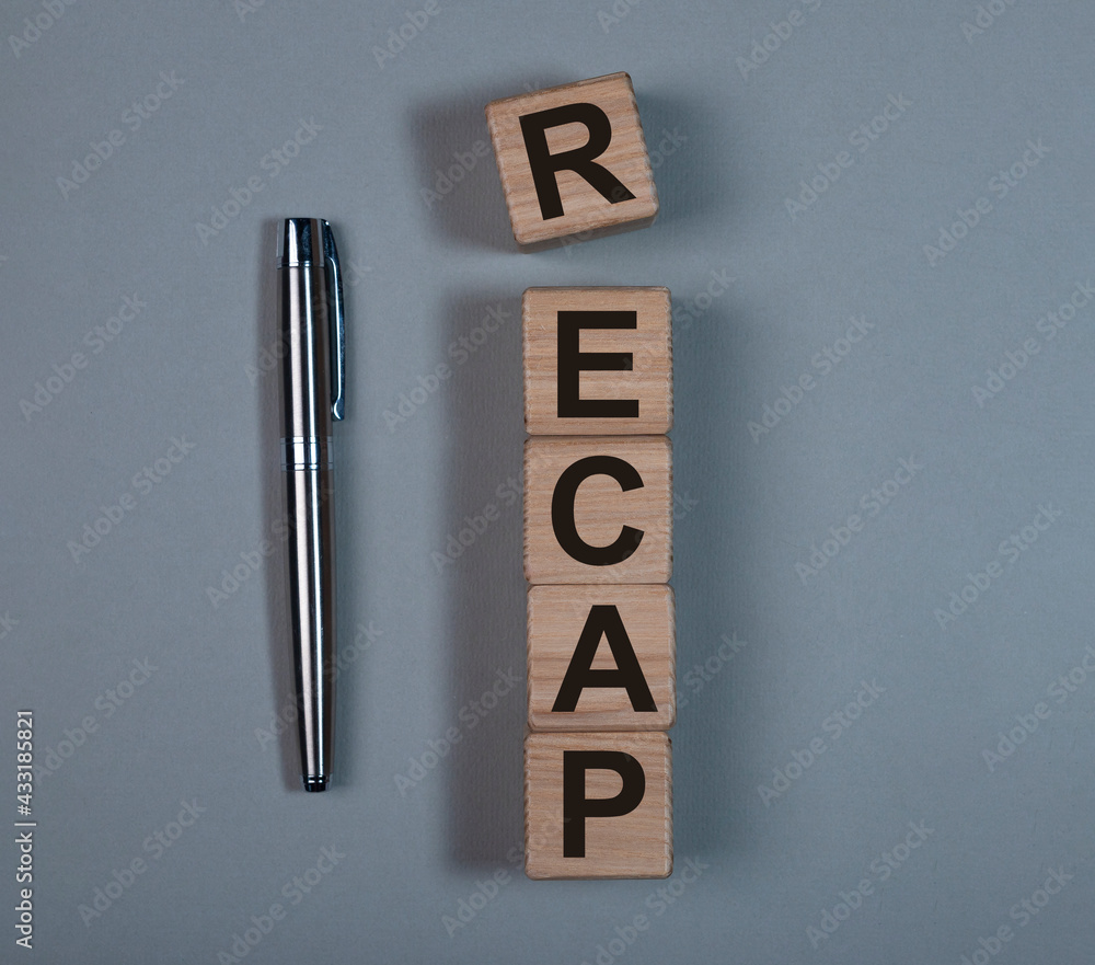 Aufkleber recap word text on wooden cube blocks. summary concept