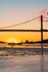 Fototapeta premium Bridge and boat at sunset