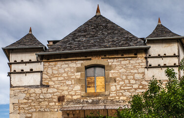 Fototapeta na wymiar Chasteaux (Corrèze, France) - Le Soulier - Maison pittoresque avec ses pigeonniers