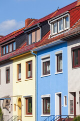 Fototapeta na wymiar Reihenhäuser, bunte alte Wohngebäude im Frühling , Bremen, Deutschland, Europa
