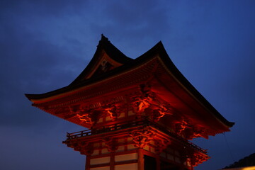 Nio-mon Gate of Kiyomizu-dera Temple at night in Kyoto prefecture, Japan - 日本 京都 清水寺 仁王門 夜景