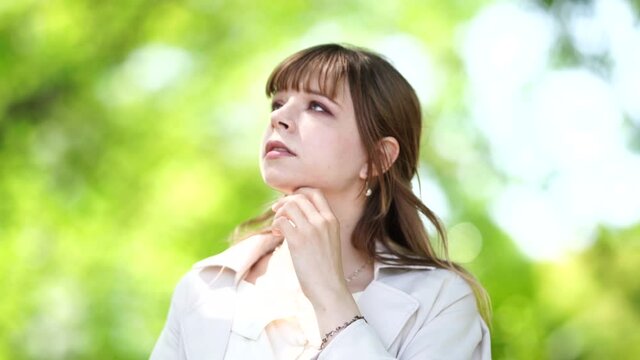 ポートレート動画　春の女性　スローモーション