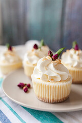 cheesecake with cream