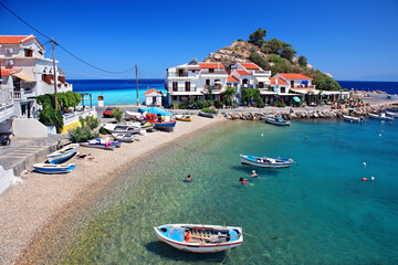 Kokkari village, one of the most popular tourist destinations in Samos island, Greece. - obrazy, fototapety, plakaty