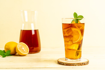 glass of ice lemon tea