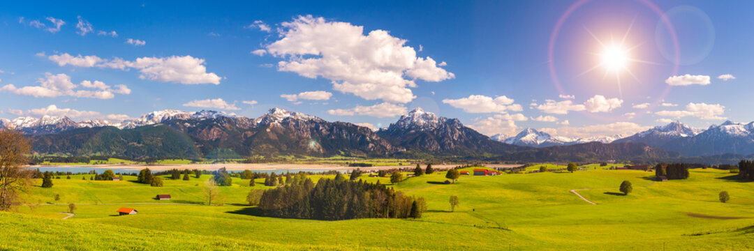 Panorama Landschaft in Bayern im Frühling © Wolfilser