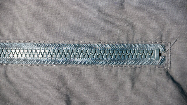 Tejido técnico en impermeable verde