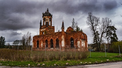 Obraz premium Church of the Holy Trinity — Orthodox Church in Andrianovo village , Russia