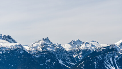 Obraz premium Beautiful snow-capped Columbia Mountains against the blue sky in British Columbia Canada