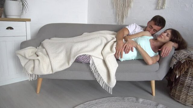 Man embracing his pregnant wife