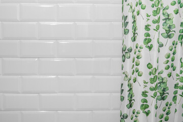 Fototapeta na wymiar Green shower curtain in the bathroom.