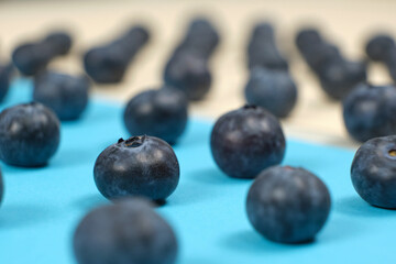Primer plano de arándanos con fondo desenfocado. Imagen macro