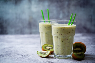 Kiwi banana smoothie in a glass