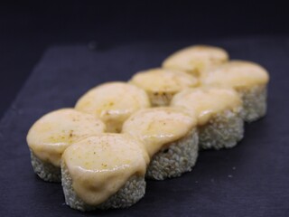 sushi with baked cheese 