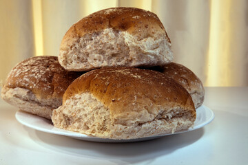Multigrain brown rolls with malted wheat flakes, malted barley flour and jumbo oats, Source of fibre, Soya and palm oil free, Vegetarian friendly. 