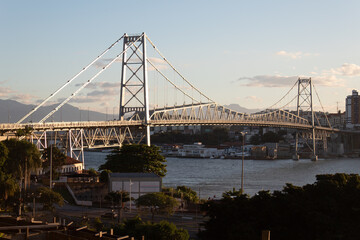 Fototapeta na wymiar Florianópolis com a Ponte Hercílio Luz Santa Catarina, Brasil, florianopolis