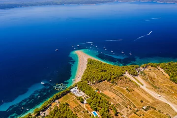 Photo sur Plexiglas Plage de la Corne d'Or, Brac, Croatie Cap d& 39 or - Zlatni Rat sur l& 39 île de Brac, Croatie vue aérienne en août 2020