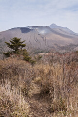 霧島新燃岳と高千穂峰	