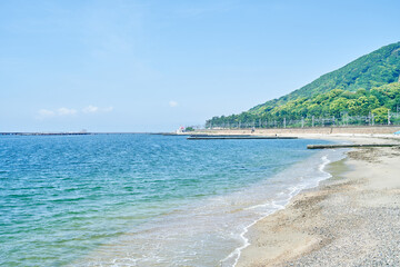 鮮やかな砂浜