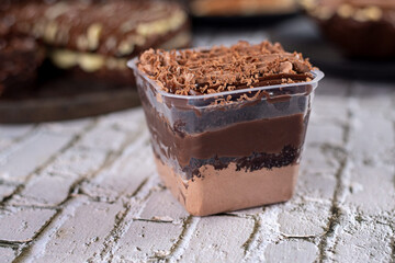 Pot Cake - Chocolate cake with brigadeiro and chocolate shavings